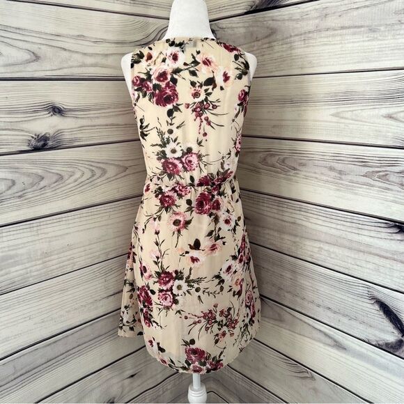 Lulus Cream Floral Deep V Sleeveless Skater Dress Size XS - Picture 6 of 7